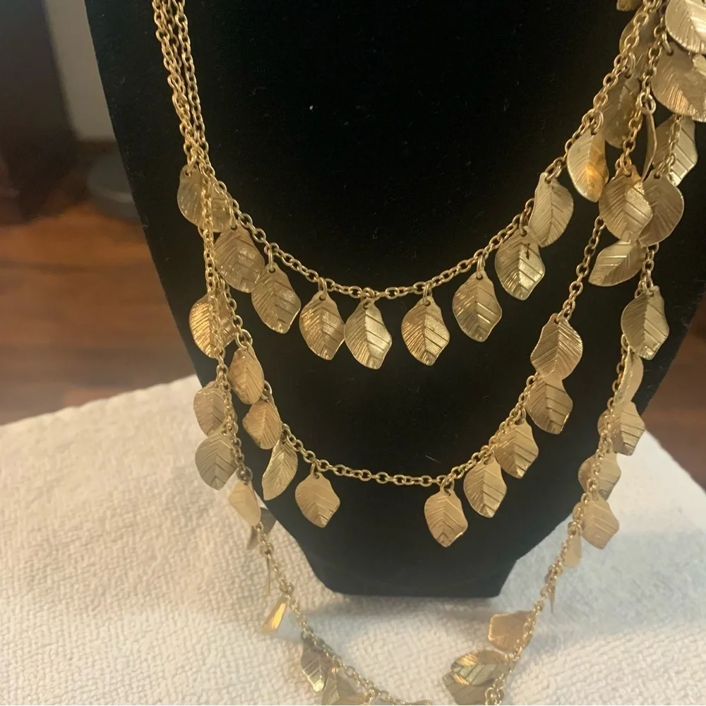 Avon Goldtone Leaf multilayered Necklace.